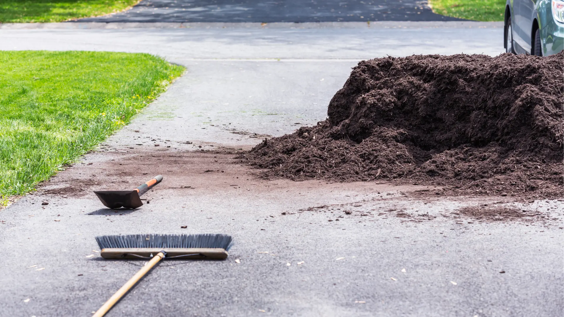 Mulch Delivery vs Pickup: What's Cheaper?