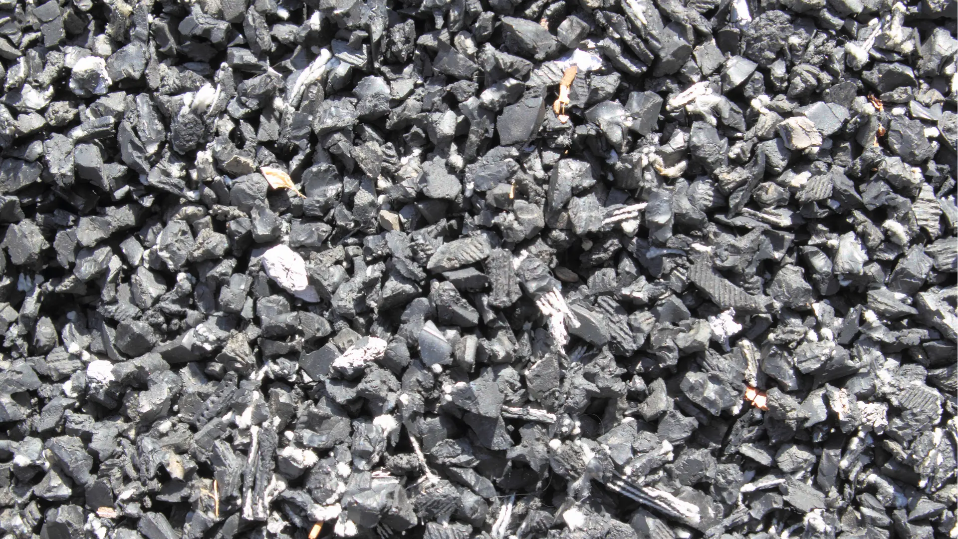 Rubber Mulch vs Wood Chips: Which Is Better?